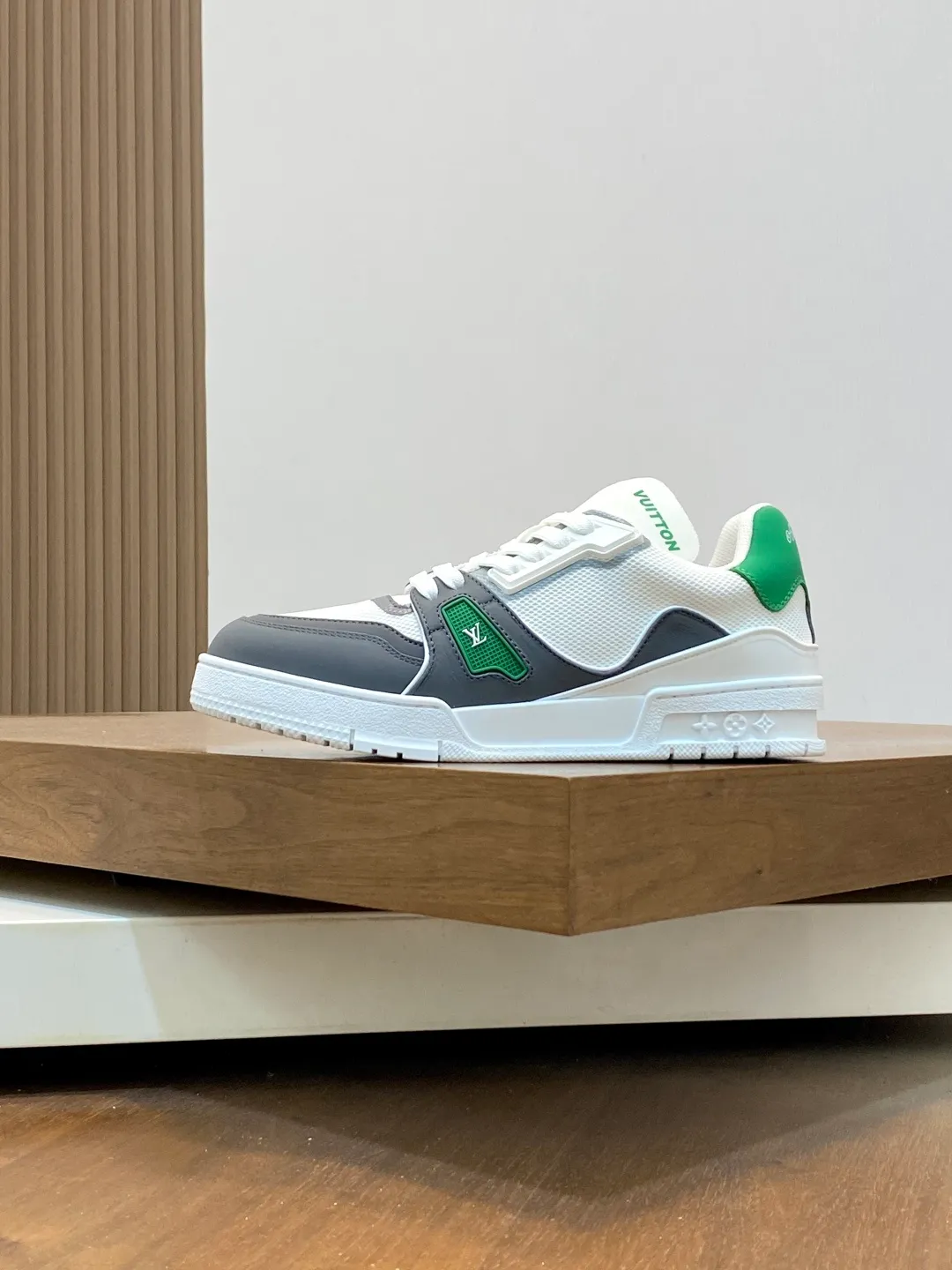 Men's shoes 💰900 Loui* Vuitto* - Louis ** donkey house New color matching men's trainer sneakers, this LV Trainer sneaker is made of calfskin and breathable mesh, showing pure colors, the #54 logo on the back traces the brand's birth in 1854, the designer's handwritten brand logo embellishes one side, designed by Virgil Abloh himself, a very commemorative sneaker, the new lv Louis Vuitton loui* vuitto* trainer sneaker low casual sports culture versatile basketball sneakers Size: 39-44 (customized at 38.45)
